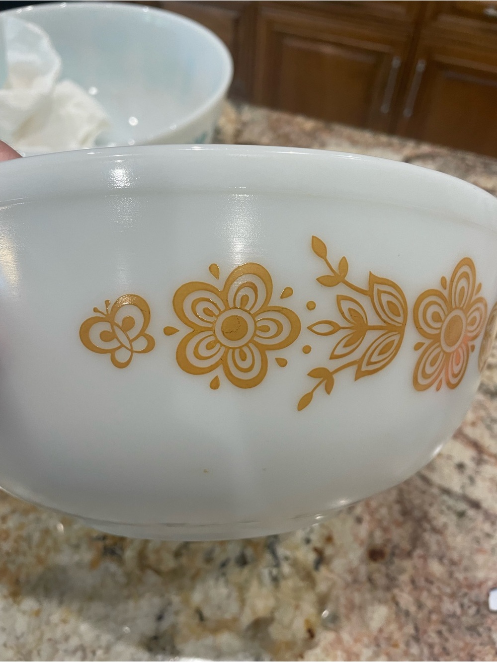 Vintage Pyrex 404 Mixing Bowl with Gold on white Butterfly pattern - Picture 5 of 14